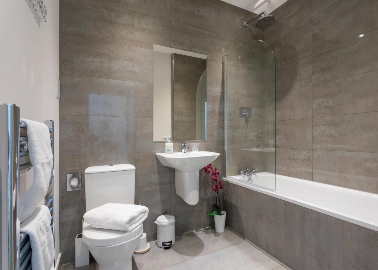 1 Bed Apartment - Redhill Central, Surrey, Gatwick #3 Exterior foto