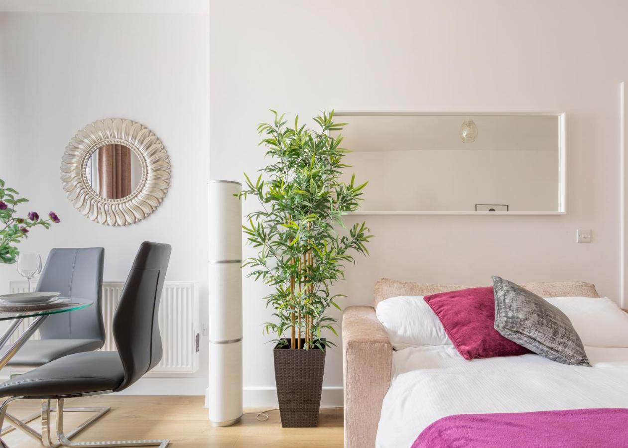 1 Bed Apartment - Redhill Central, Surrey, Gatwick #3 Exterior foto